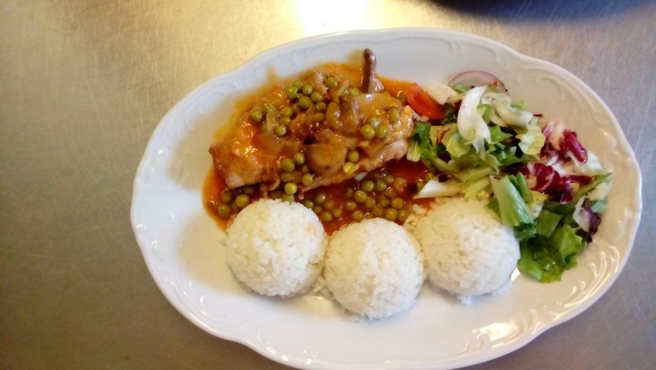 Penzion Julkin Dvor Krupina ภายนอก รูปภาพ